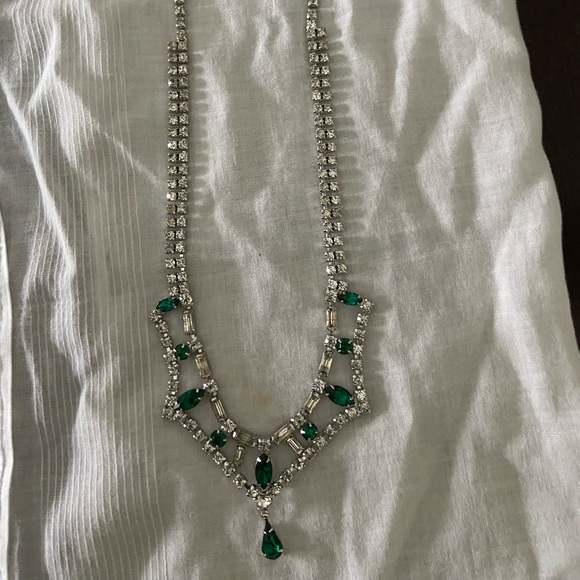1960’s simulated diamond and emerald necklace - Picture 2 of 5